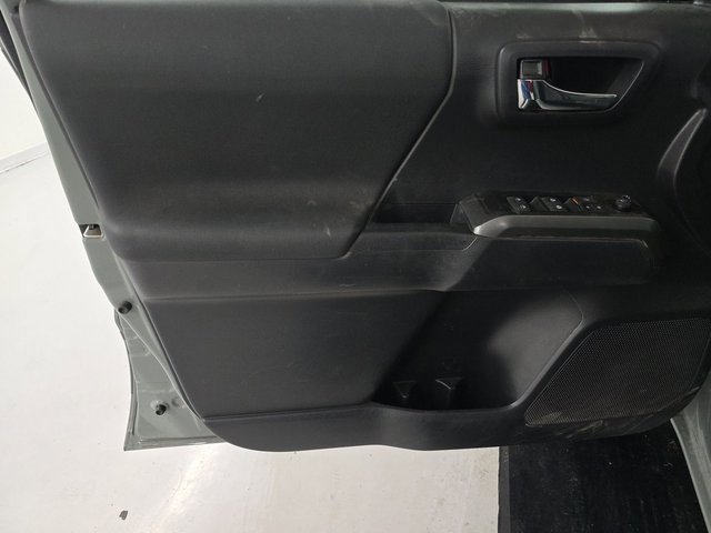 2023 Toyota Tacoma SR 4x4 photo 9