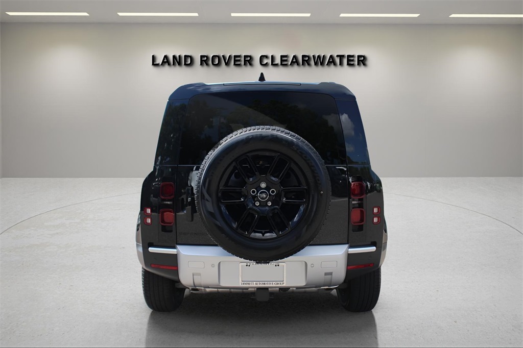 2025 Land Rover Defender 110 S photo 3
