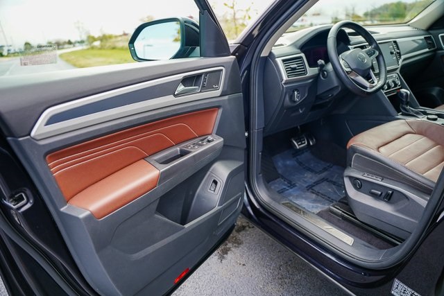 2022 Volkswagen Atlas V6 SEL Premium R-Line photo 2