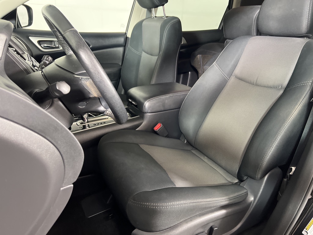 2019 Nissan Pathfinder SV photo 16