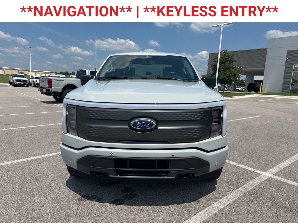 2023 Ford F-150 Lightning XLT photo 2