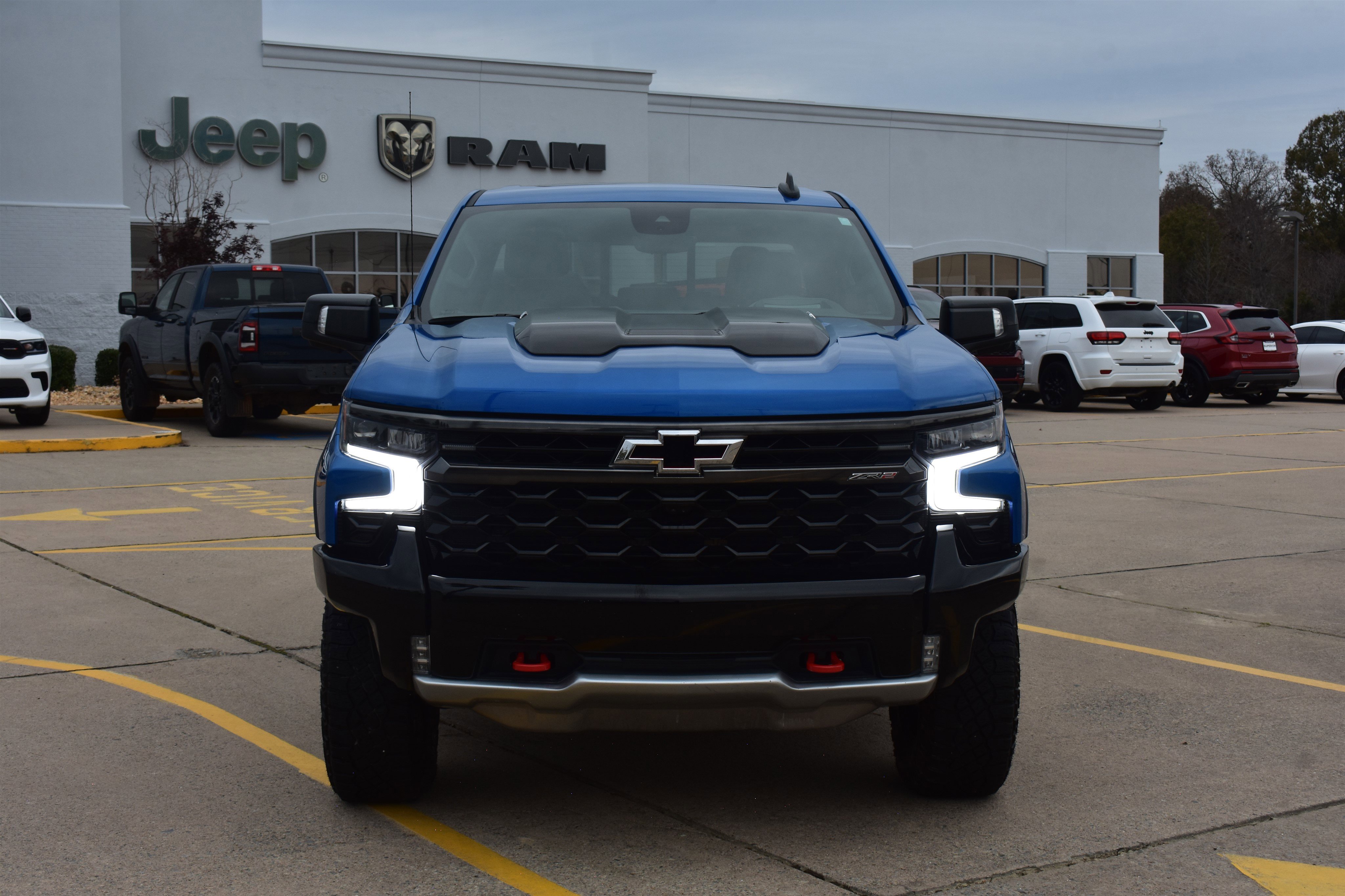 Used 2024 Chevrolet Silverado 1500 ZR2 with VIN 3GCUDHELXRG264200 for sale in Little Rock