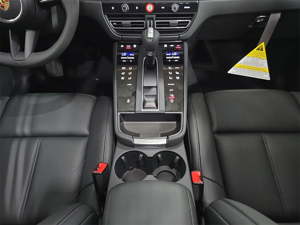 2026 Porsche Macan T photo 20