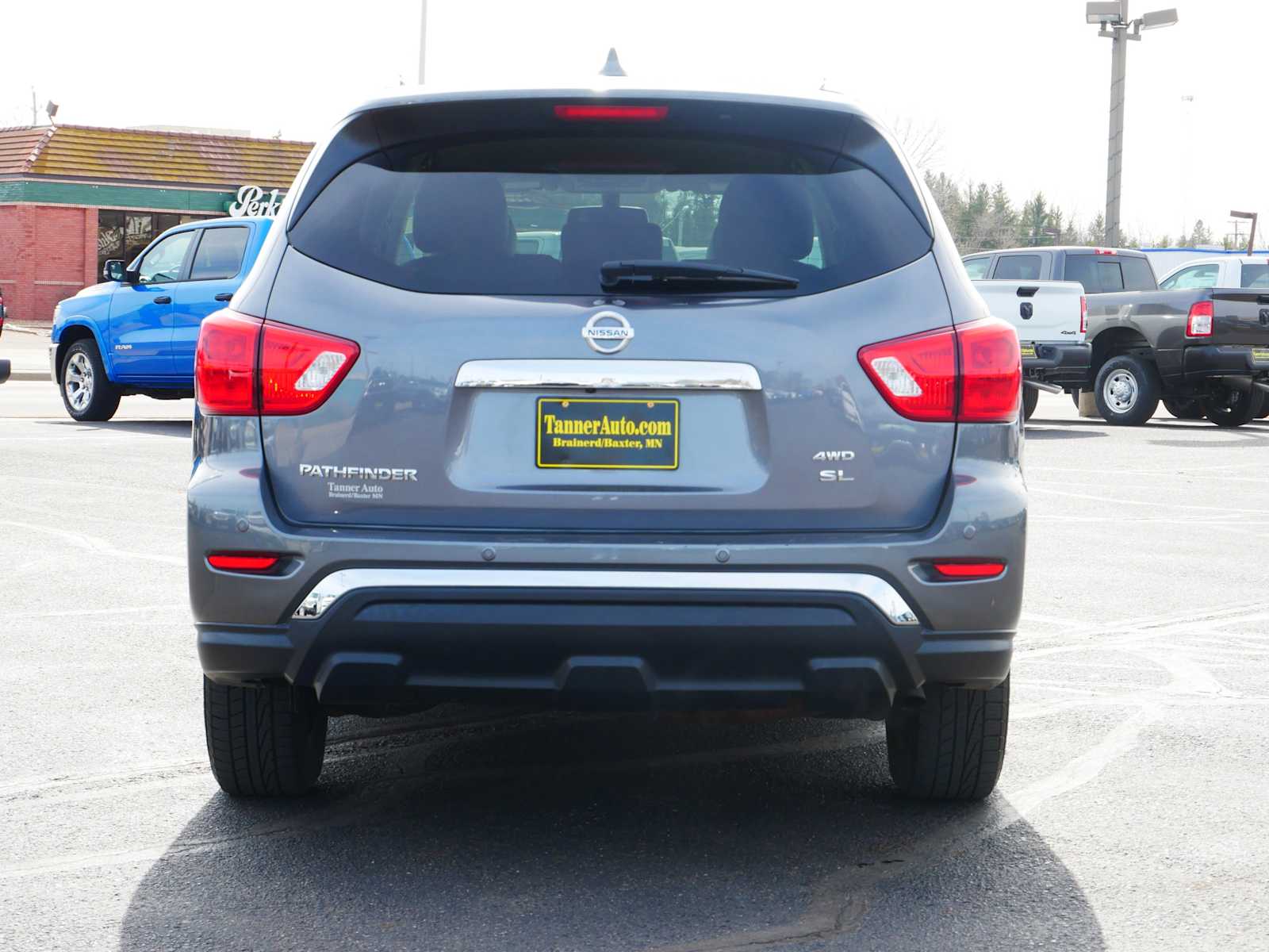 2020 Nissan Pathfinder SL photo 4
