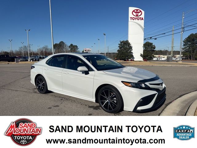 2023 Toyota Camry SE's photo