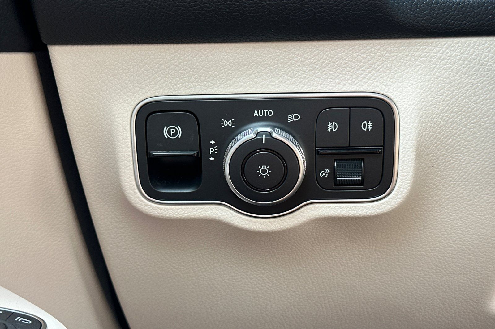 2025 Mercedes Benz GLB 250 photo 24