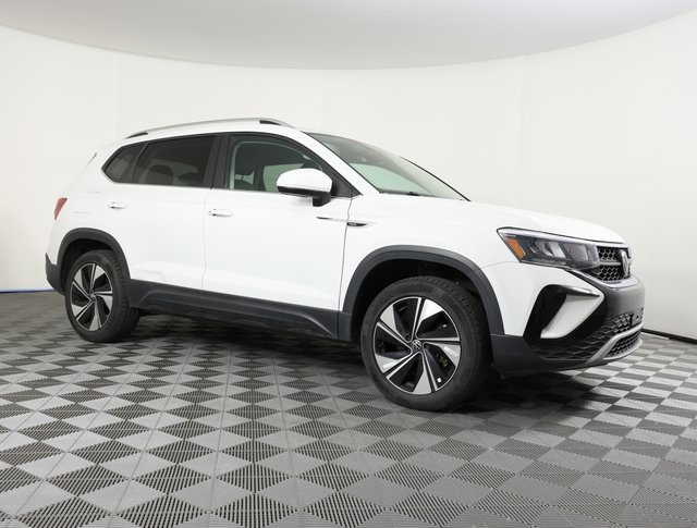 2023 Volkswagen Taos SE photo 3