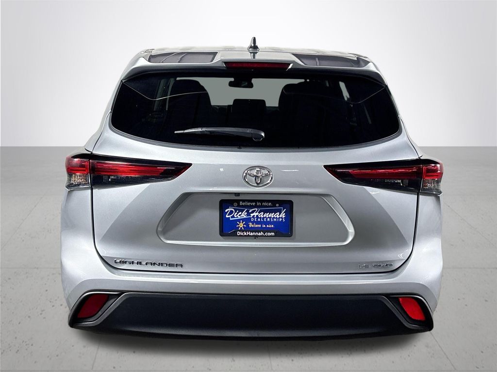 2024 Toyota Highlander LE photo 7