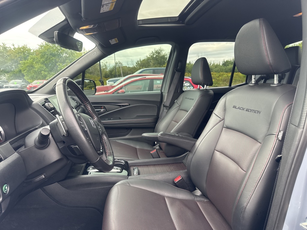2023 Honda Ridgeline Black Edition photo 2