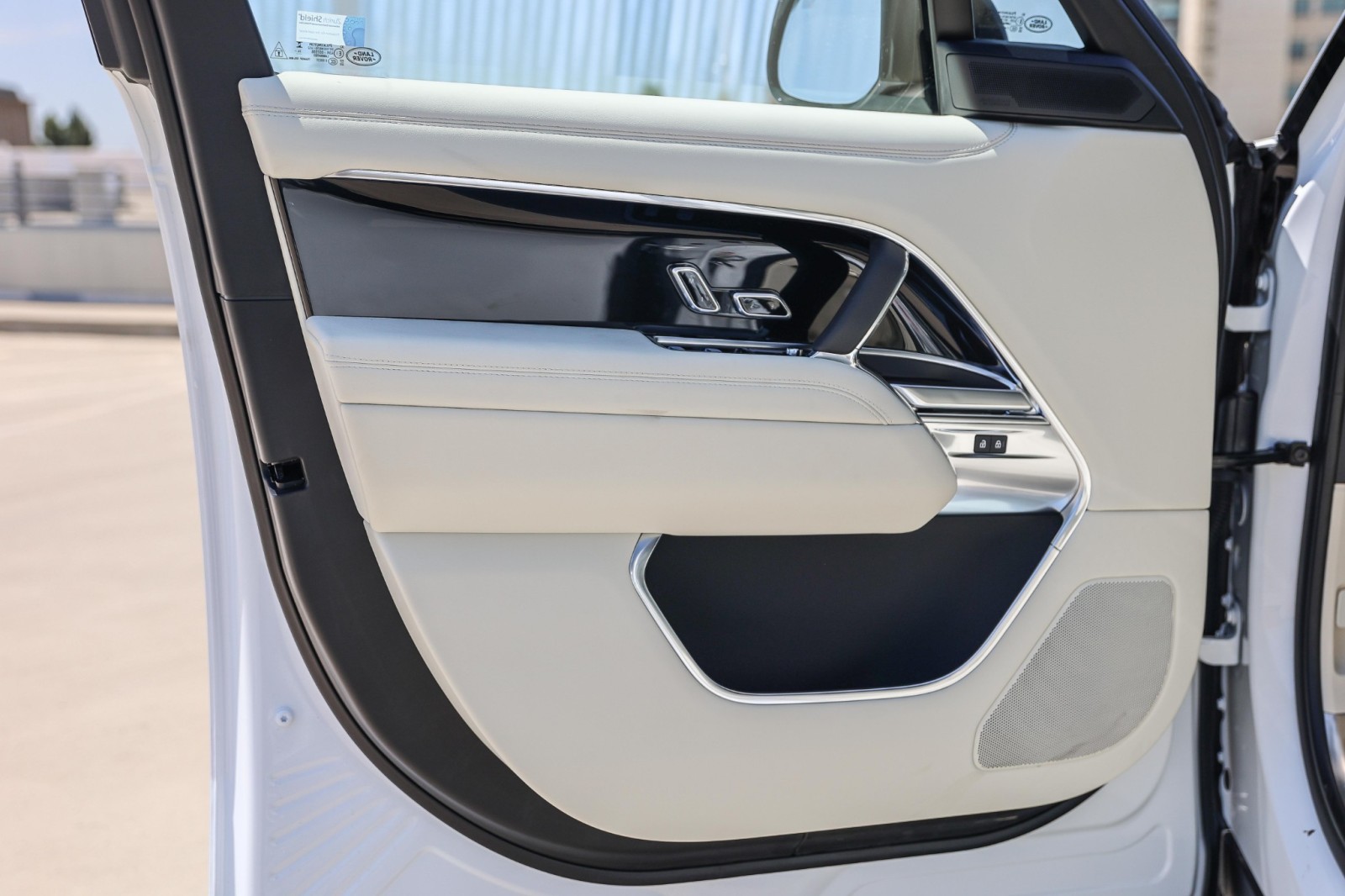 2025 Land Rover Range Rover SE photo 20