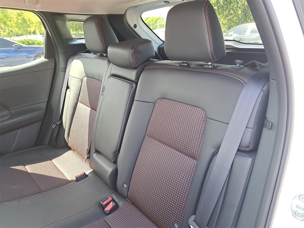 2026 Nissan Kicks SR photo 12