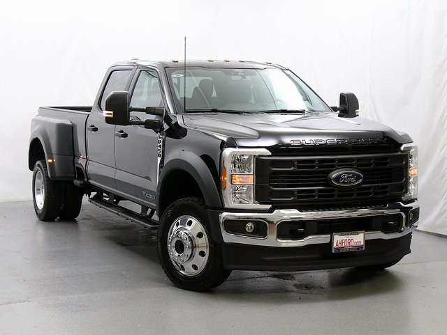 2026 Ford F-450 Super Duty XL's photo