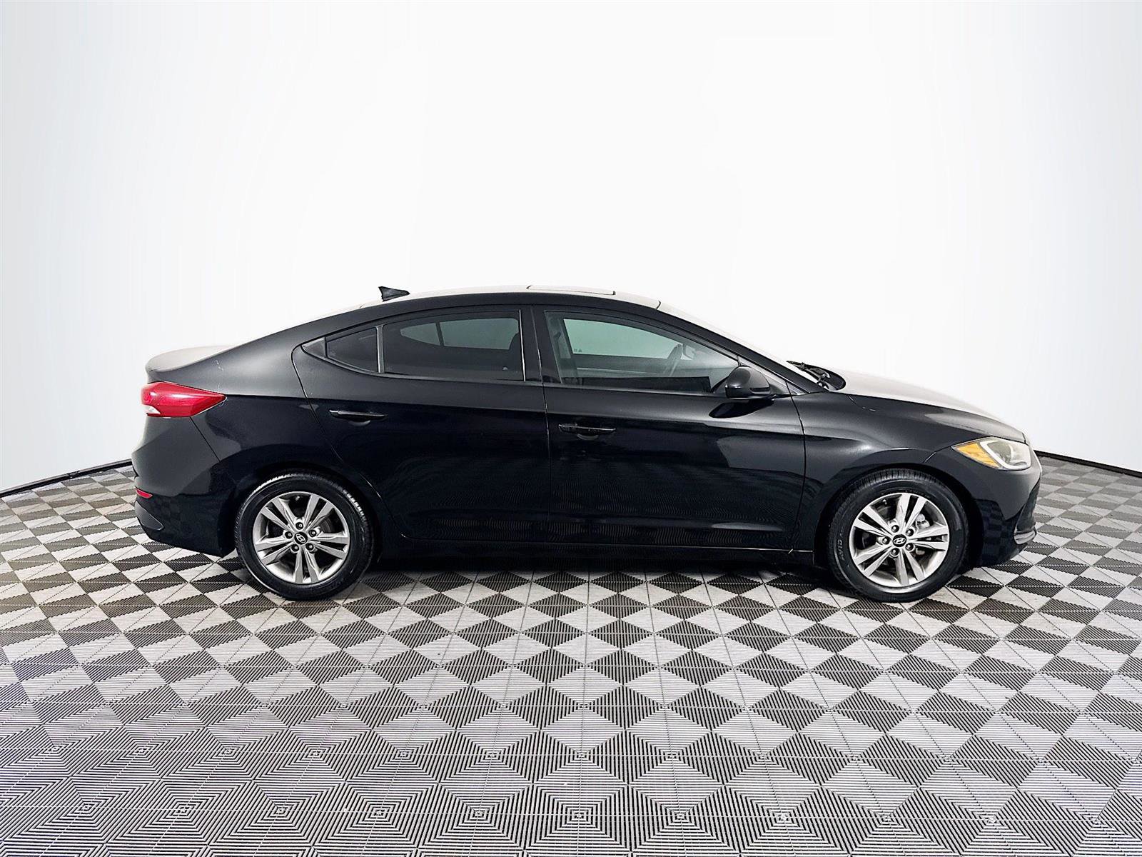 2017 Hyundai Elantra Value Edition photo 4