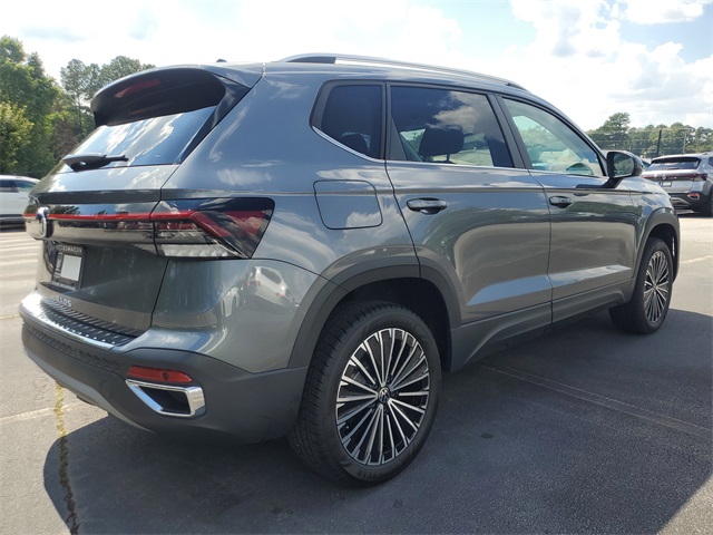 2025 Volkswagen Taos SE photo 2