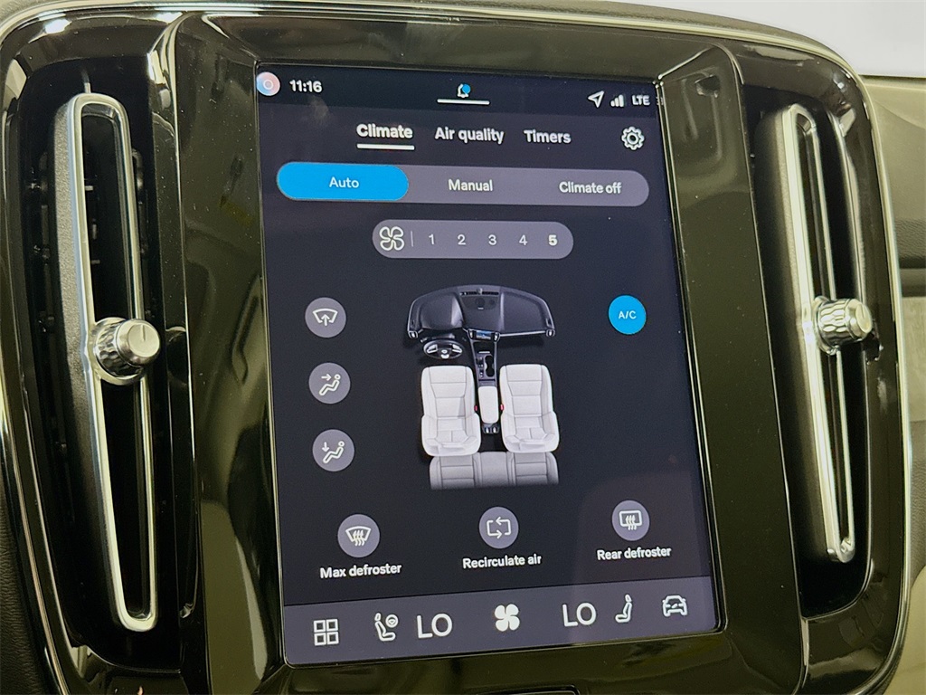 2026 Volvo XC40 Plus photo 16