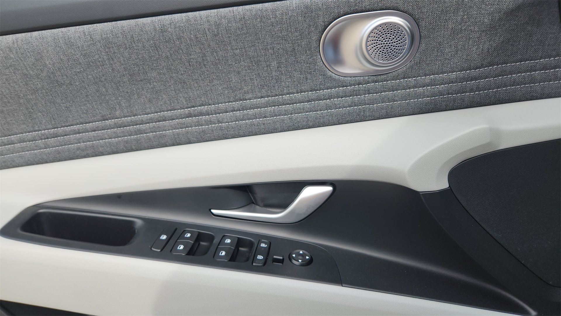 2025 Hyundai Elantra Limited photo 23