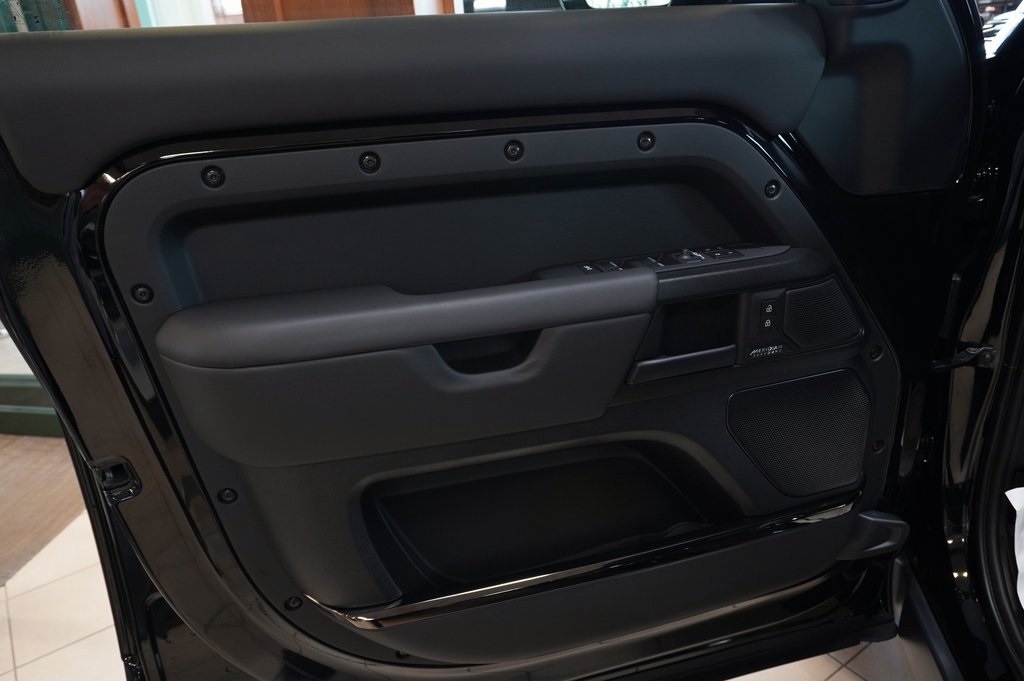 2026 LAND ROVER DEFENDER - Image 6