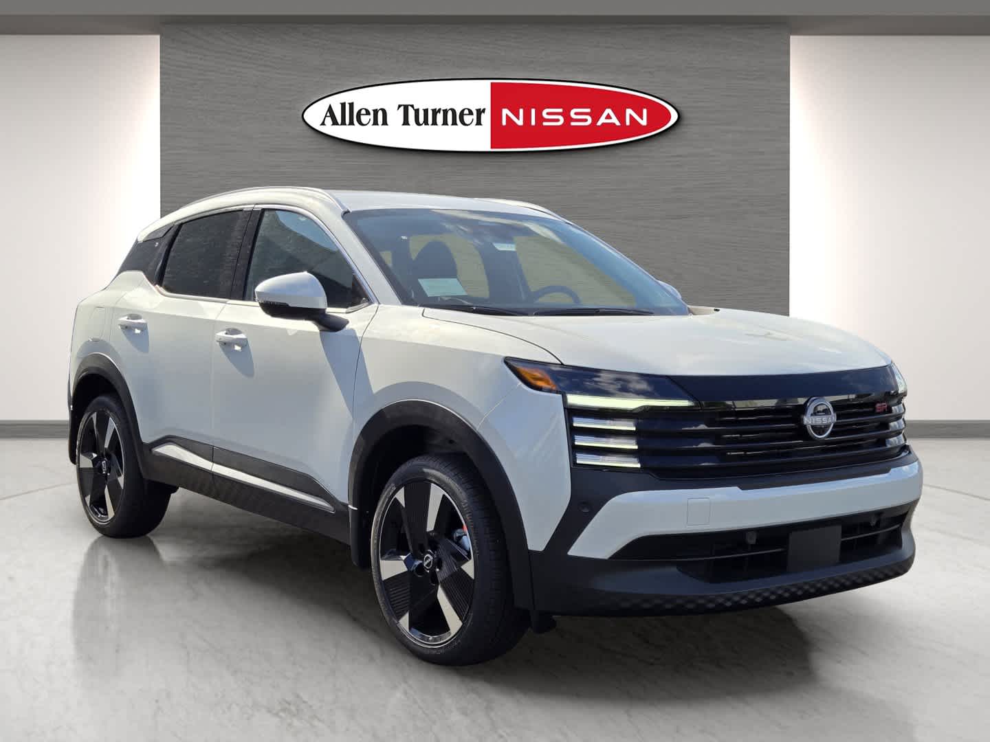 2025 Nissan Kicks SR's photo