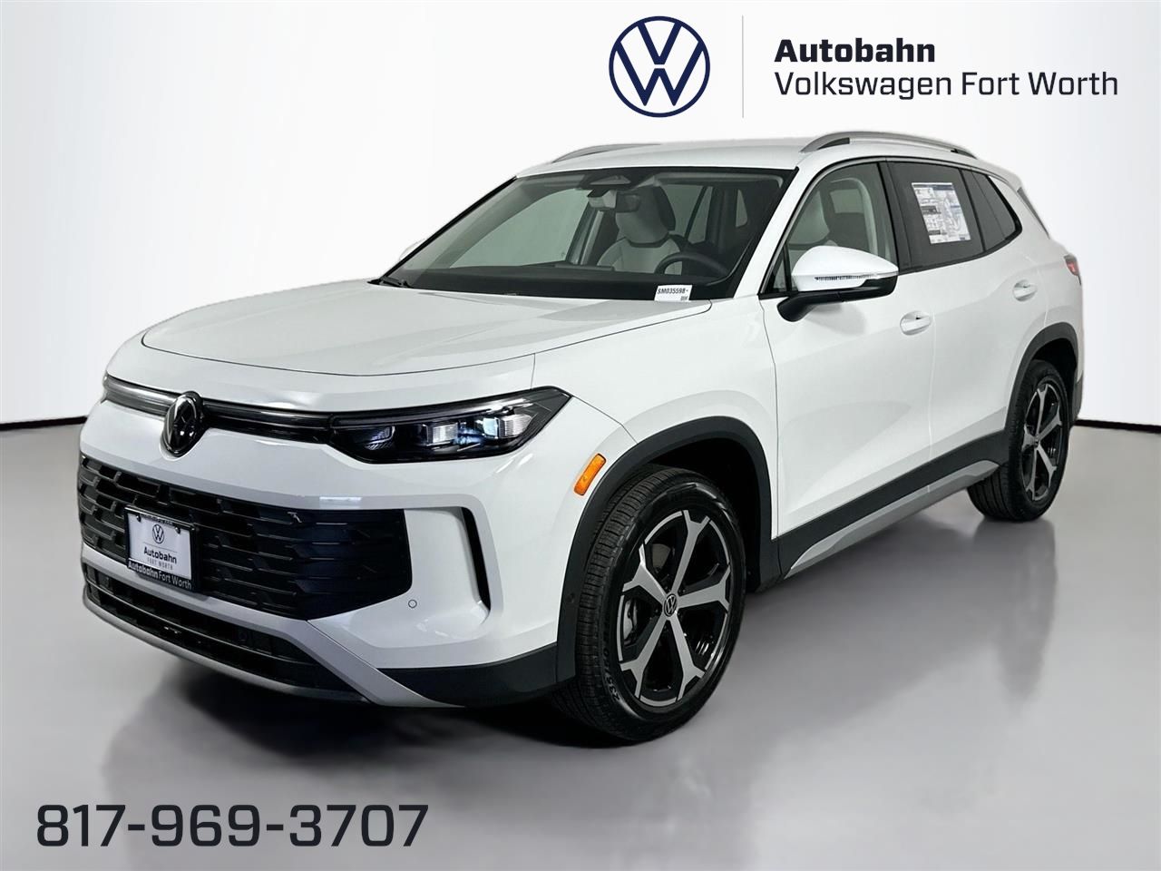 2025 Volkswagen Tiguan SE's photo