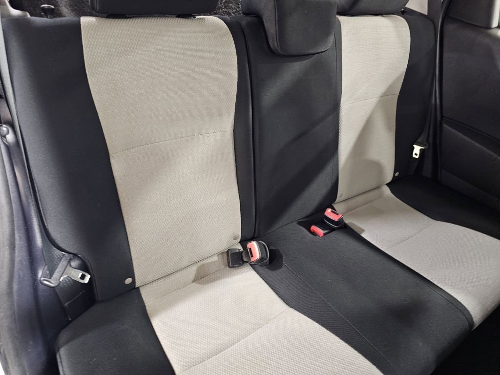 2012 Toyota Yaris LE photo 13