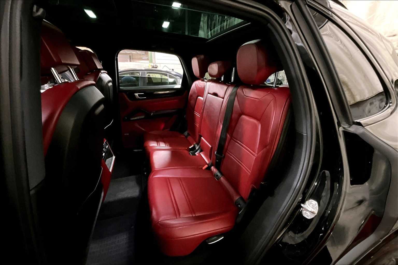 2021 Porsche Cayenne S photo 18