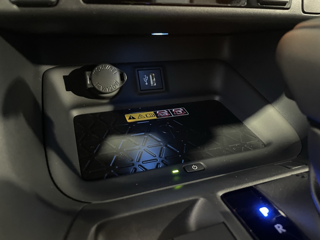 2025 Toyota RAV4 Hybrid XSE photo 40