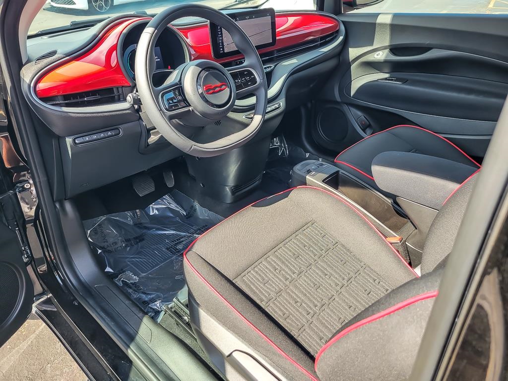 2024 Fiat 500e Red photo 9