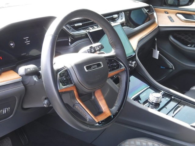 2023 Jeep Grand Cherokee Summit Reserve High Altitude photo 12