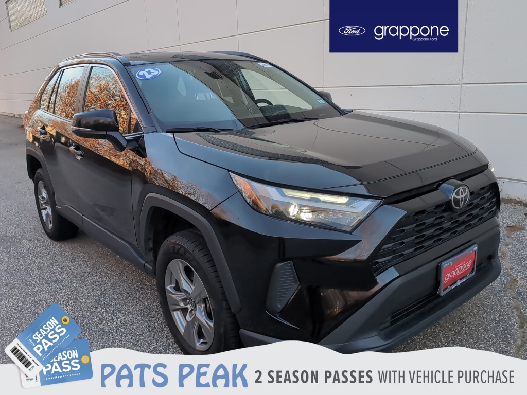 2023 Toyota RAV4 XLE's photo