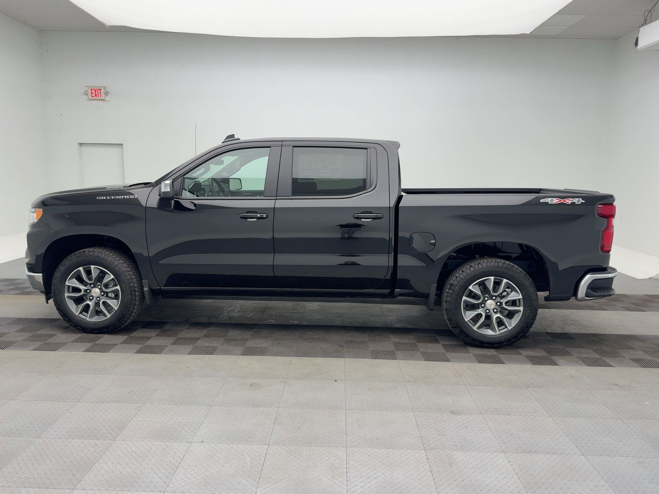 2026 Chevrolet Silverado 1500 LT photo 2