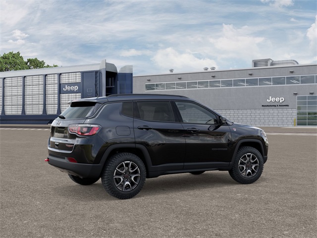 2026 Jeep Compass Trailhawk photo 4