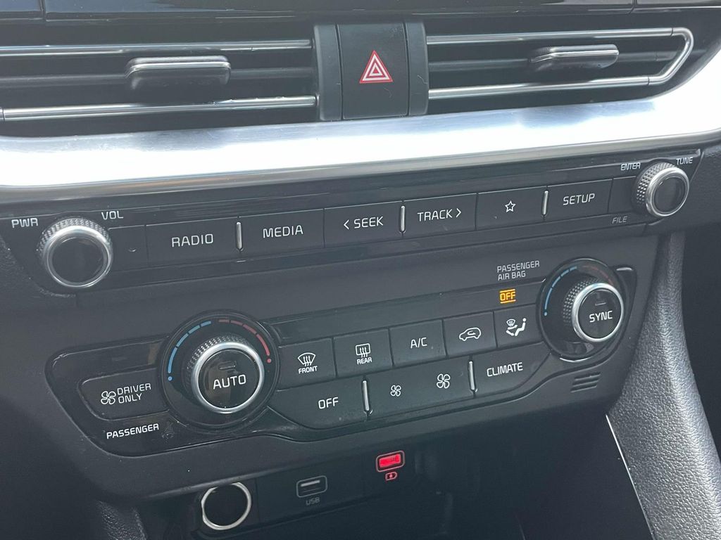 2020 Kia Niro LXS photo 24