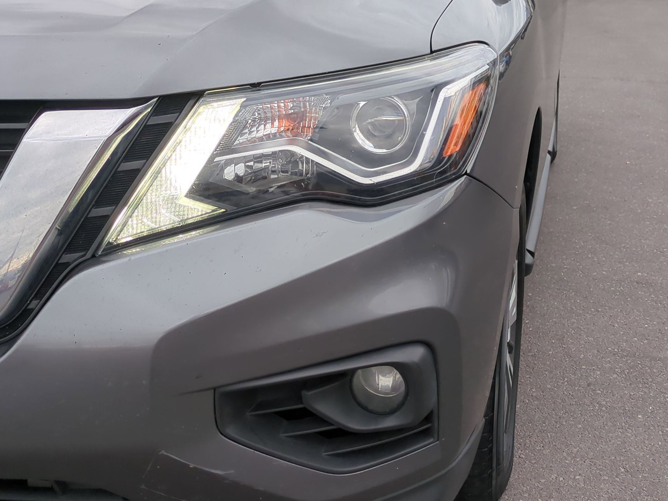 2019 Nissan Pathfinder SL photo 9