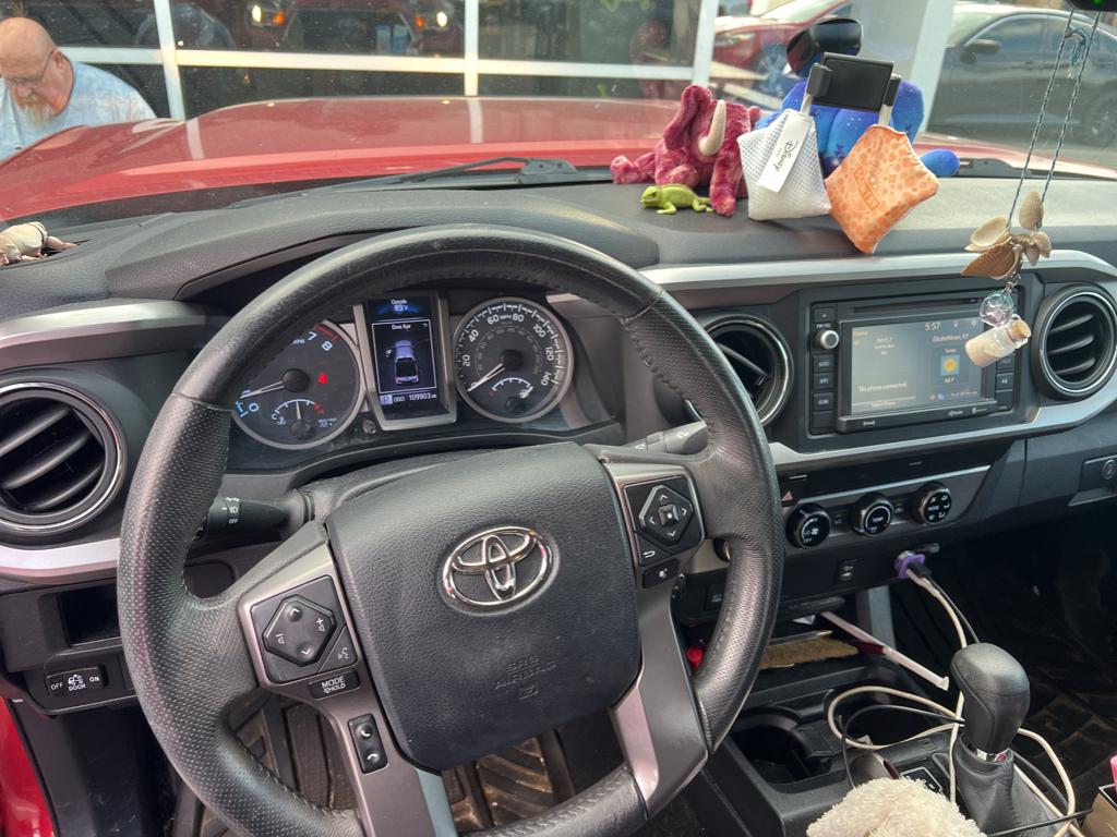 2017 Toyota Tacoma SR5 photo 5