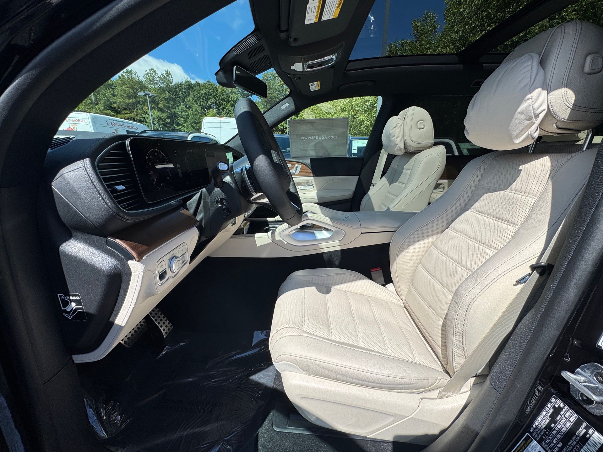 2026 Mercedes Benz GLS 580 4MATIC photo 2