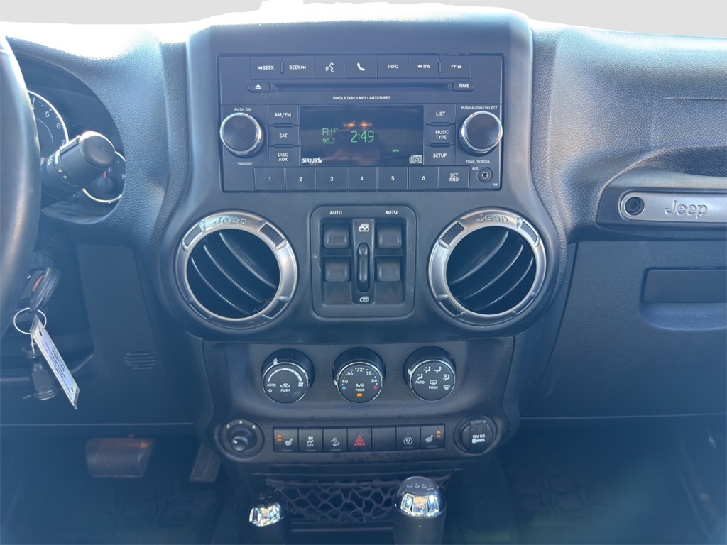 2018 Jeep Wrangler Unlimited Altitude photo 14