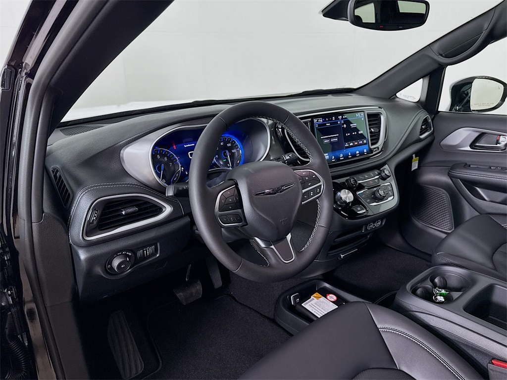 2025 Chrysler Pacifica photo 9