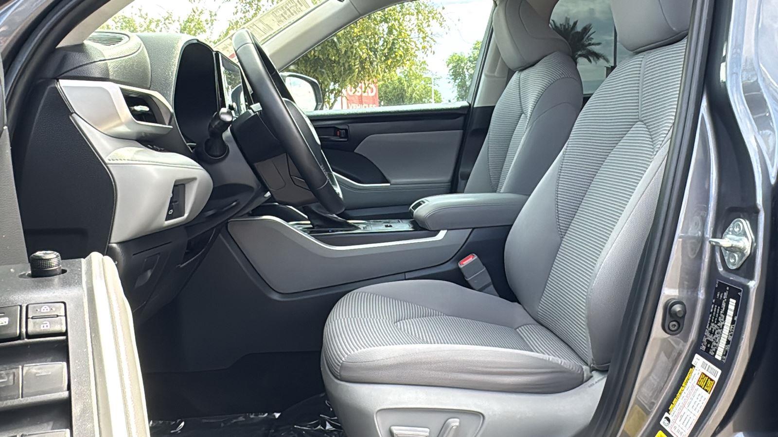 2023 Toyota Highlander Hybrid LE photo 23