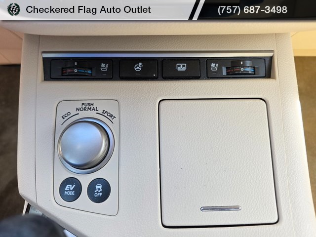 2015 Lexus ES 300h photo 17