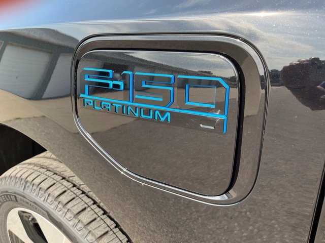 2025 Ford F-150 Lightning Platinum photo 13