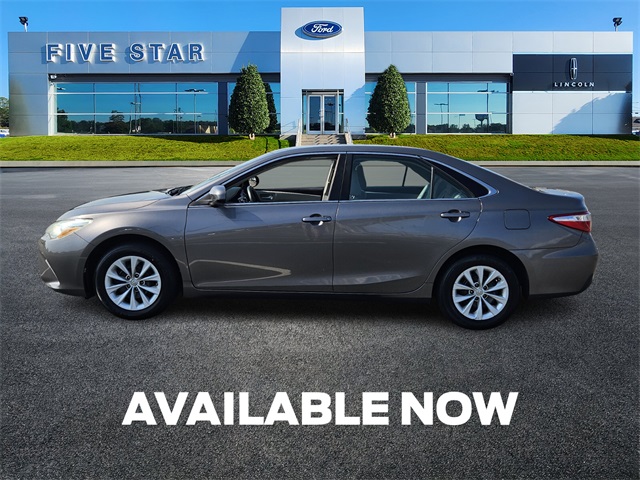 2017 Toyota Camry LE photo 4