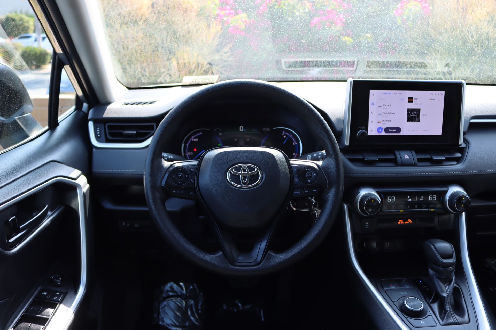 2024 Toyota RAV4 Hybrid LE photo 8