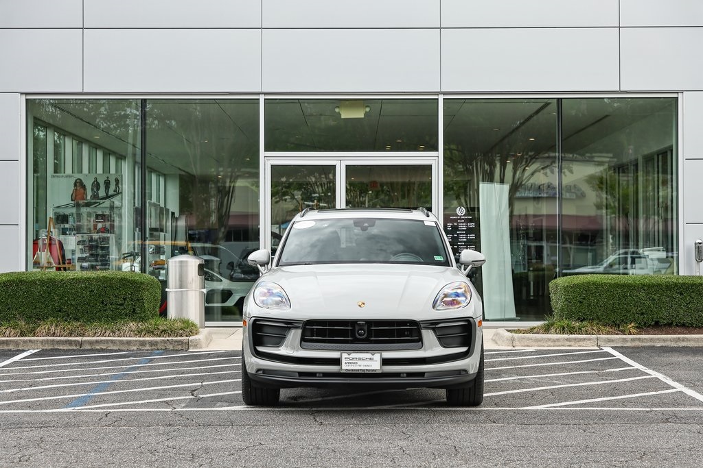 2025 Porsche Macan T photo 10