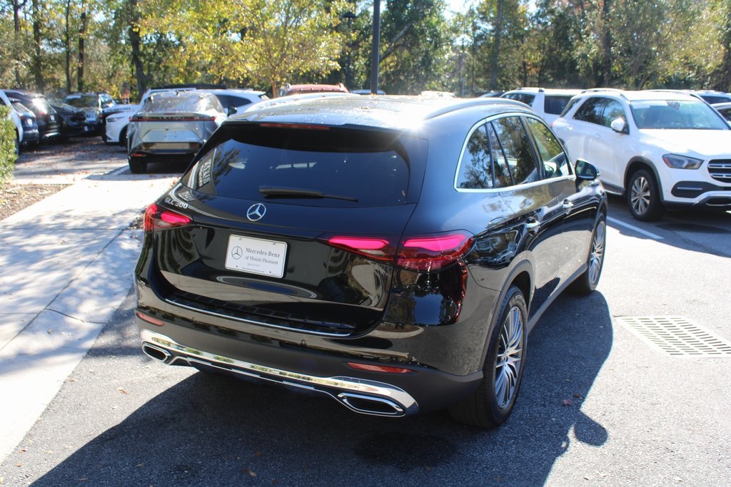 2025 Mercedes Benz GLC 300 photo 4