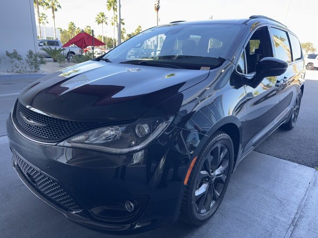 2018 Chrysler Pacifica Limited's photo