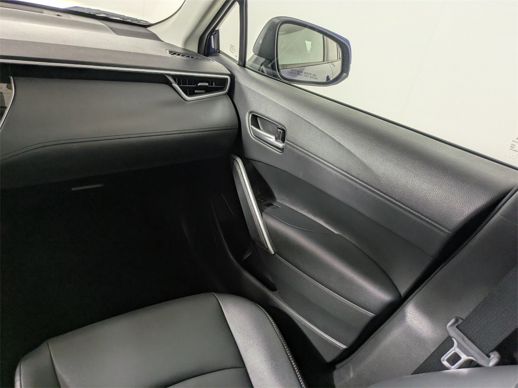 2023 Toyota Corolla Cross XLE photo 14