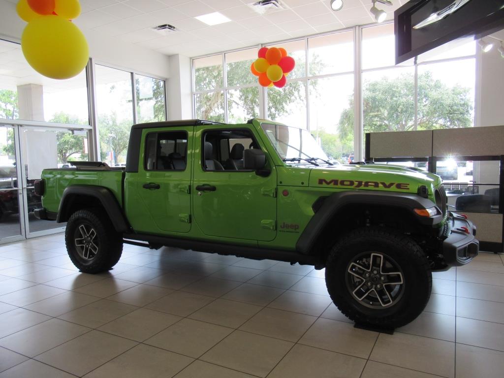 2025 Jeep Gladiator Mojave photo 2