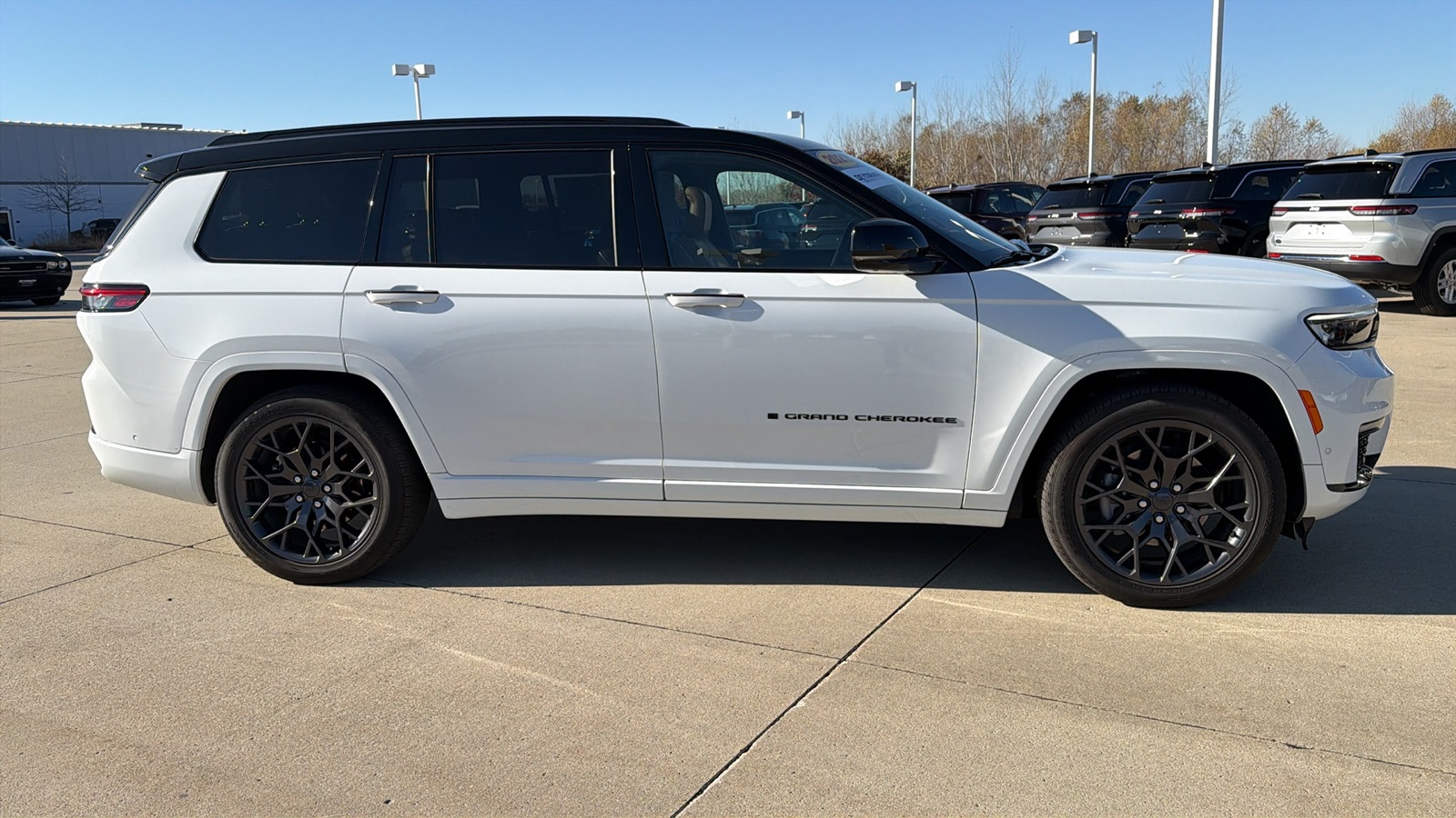 2023 Jeep Grand Cherokee L Summit photo 2