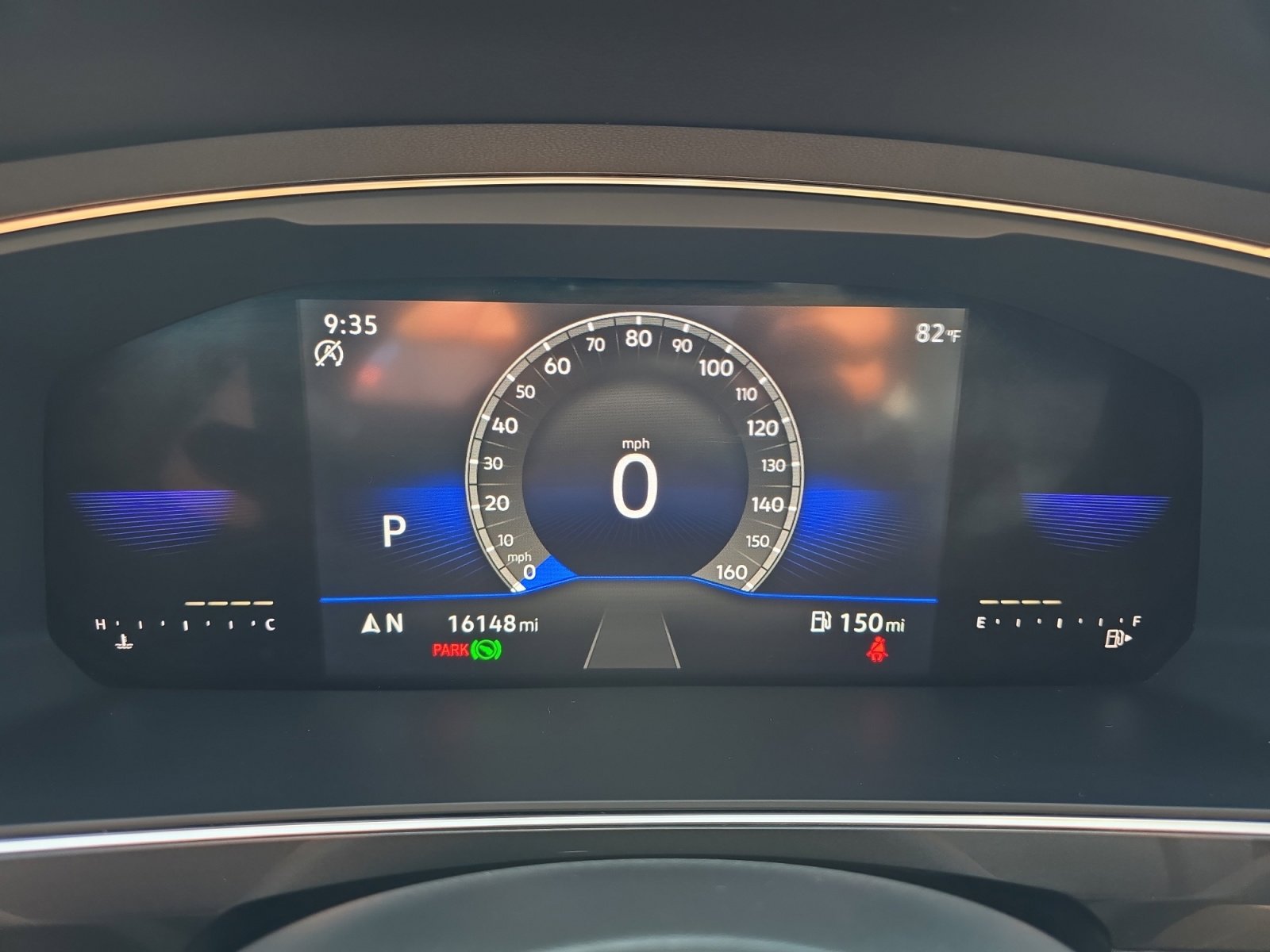 2023 Volkswagen Tiguan SE photo 2