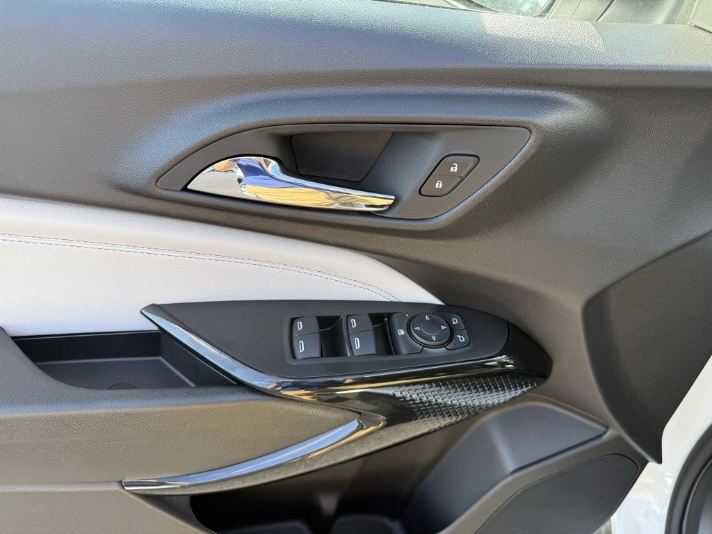 2025 Chevrolet Trax LT photo 9